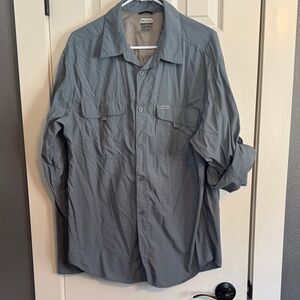 Men’s Columbia Titanium series fishing or sportsman shirt in XL.